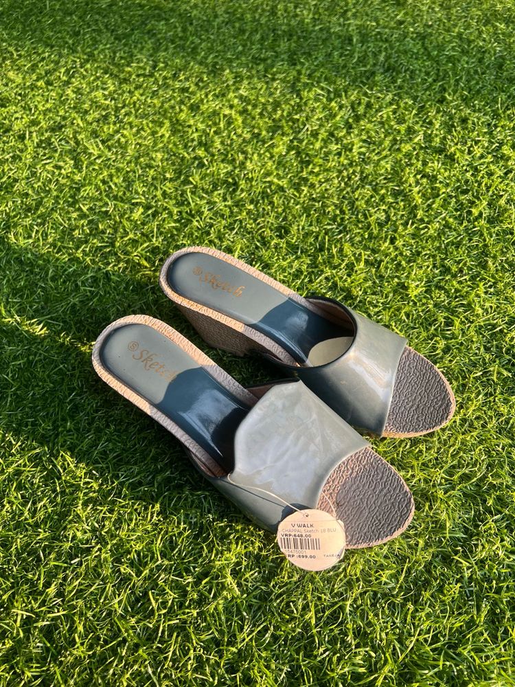 V Walk Women's Green Slide Sandals