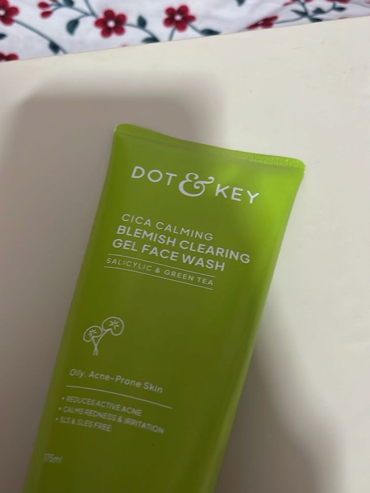 Dot &amp; Key Cica Calming Face Wash