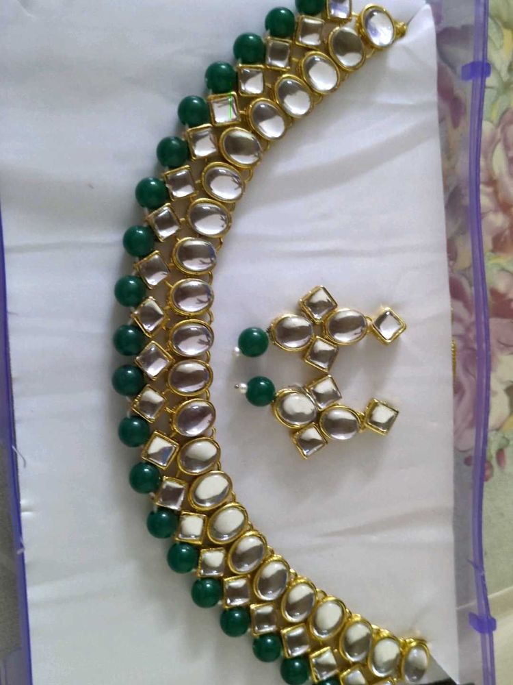 Stunning Kundan Necklace &amp; Earrings Set