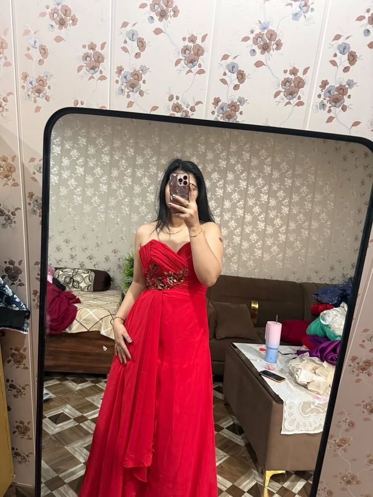 Stunning Red Embellished Gown❤️🎀🦋