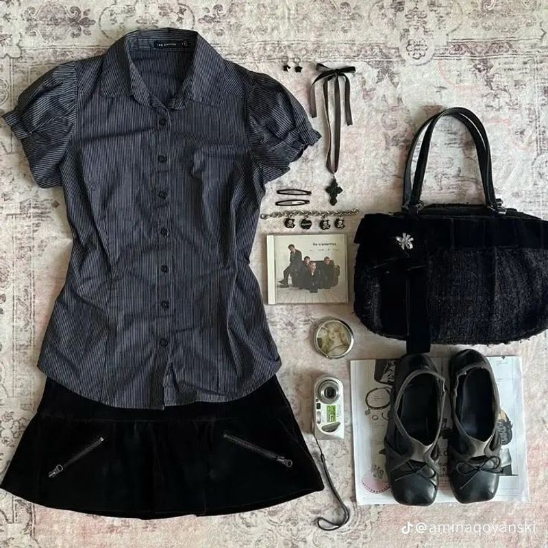 2000s Black stripped babydoll shirt