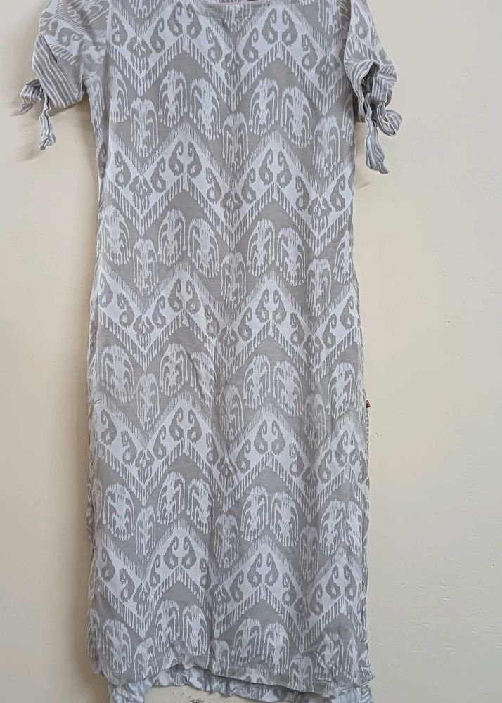 Grey Ikat Print Kurta with Tie-up Sleeves