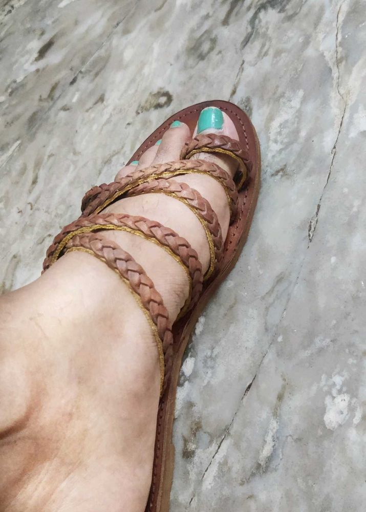 LEATHER SANDALS FOR WOMEN