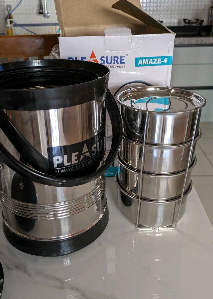 Pleasure Amaze-4 Lunch Box