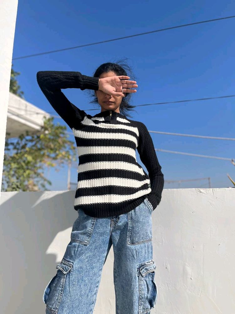 Price Drop!! Black And White Stripes Sweater🤌🏻❤️