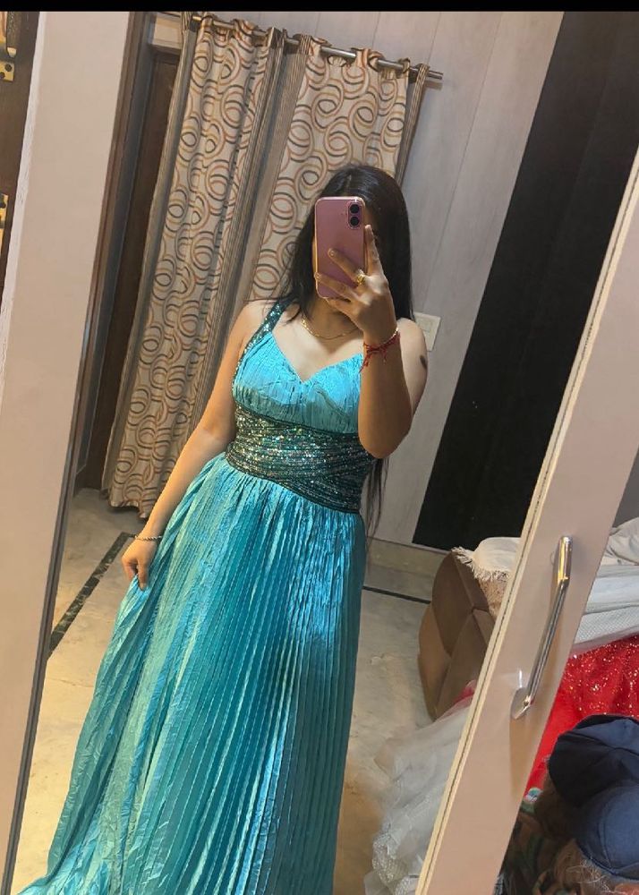 Beautiful Teal Embellished Gown🦋🎀❤️
