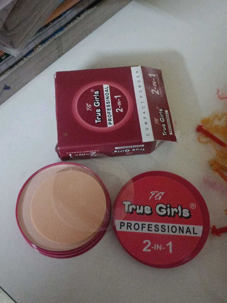 True Girls Compact Powder 2-in-1