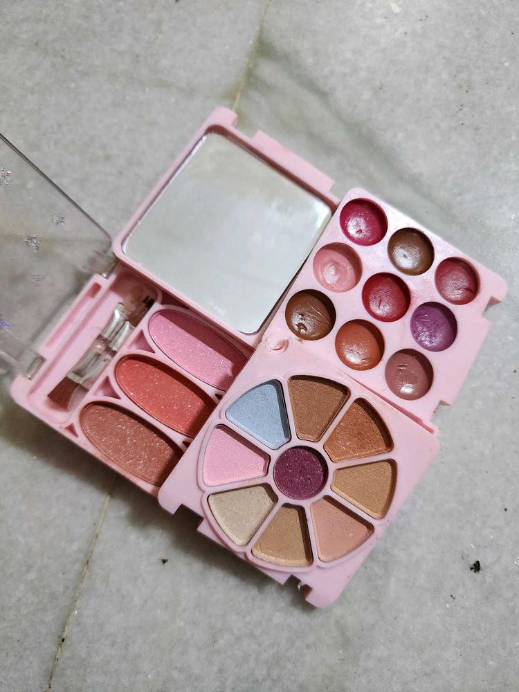 Mini Makeup Kit