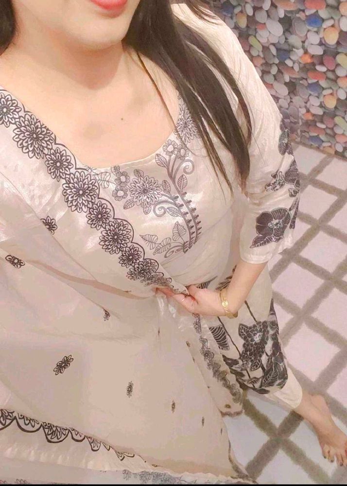 beautiful pakistani print kurt set