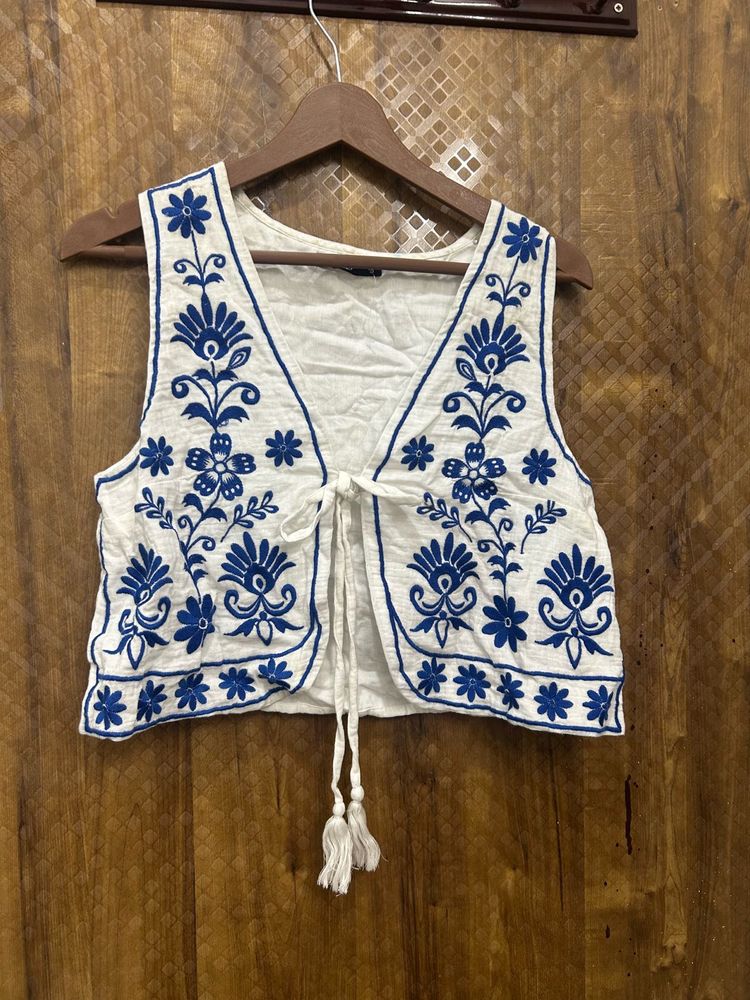 Embroidered White Crop Vest(Brand new )