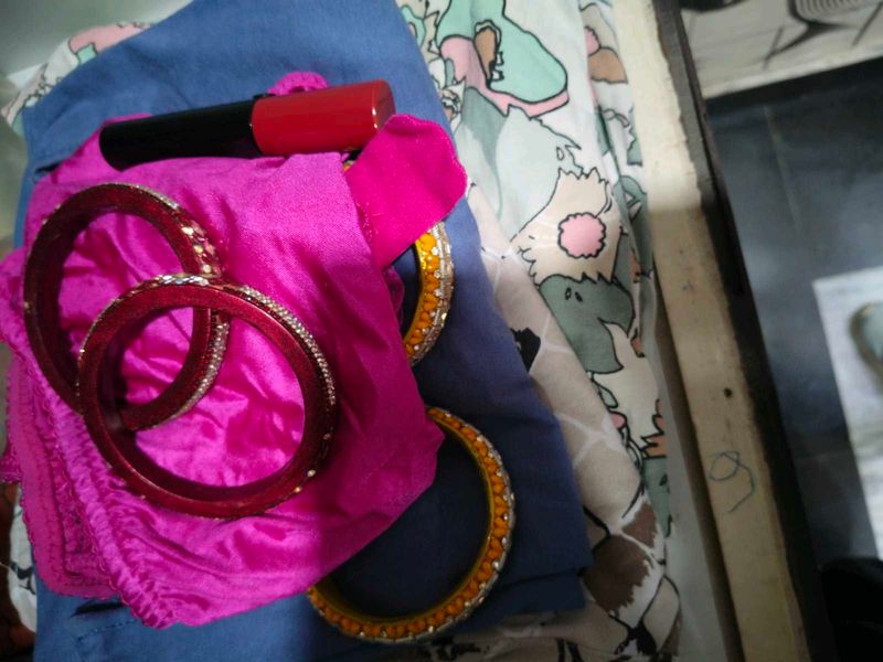 combo 2lower,1tshirt,2kda Bangles,1 lipstick,b.p.