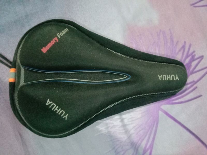 Comfortable And Adjustable Cycle Seat This Seat Is Totally New But I Have Posted It Like New Condition