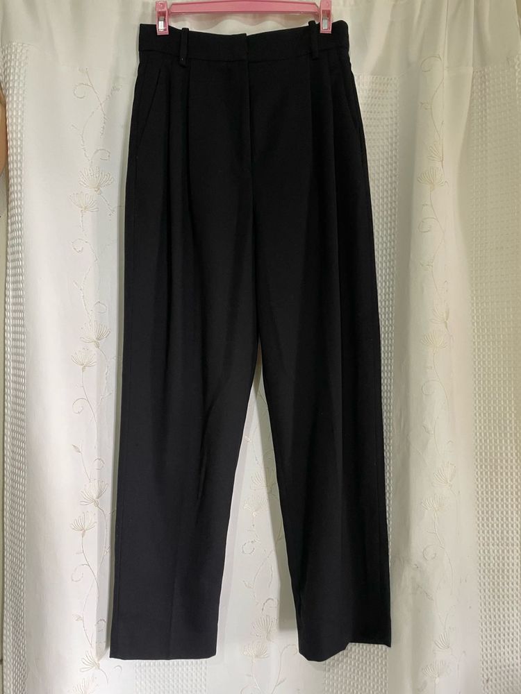 H&amp;M Classic Black Ankle length Pleated Trousers