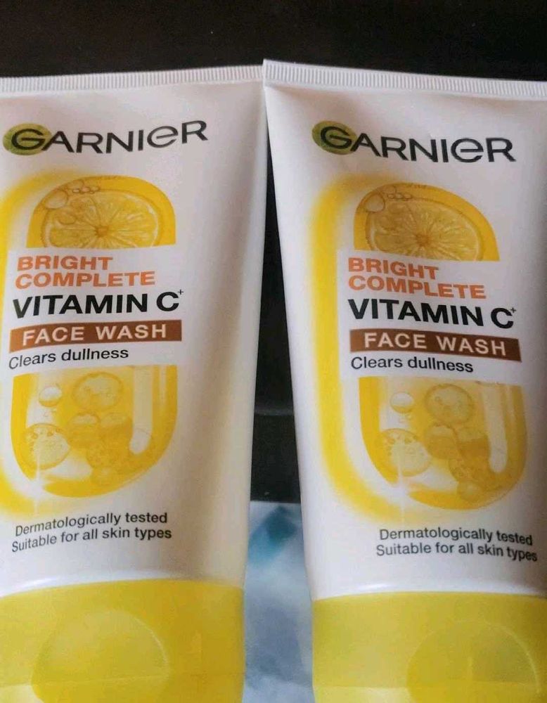 Garnier Bright Complete Vitamin C Face Wash 2pc