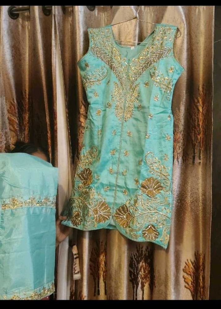 4 colour available Elegant Embroidered Kurti