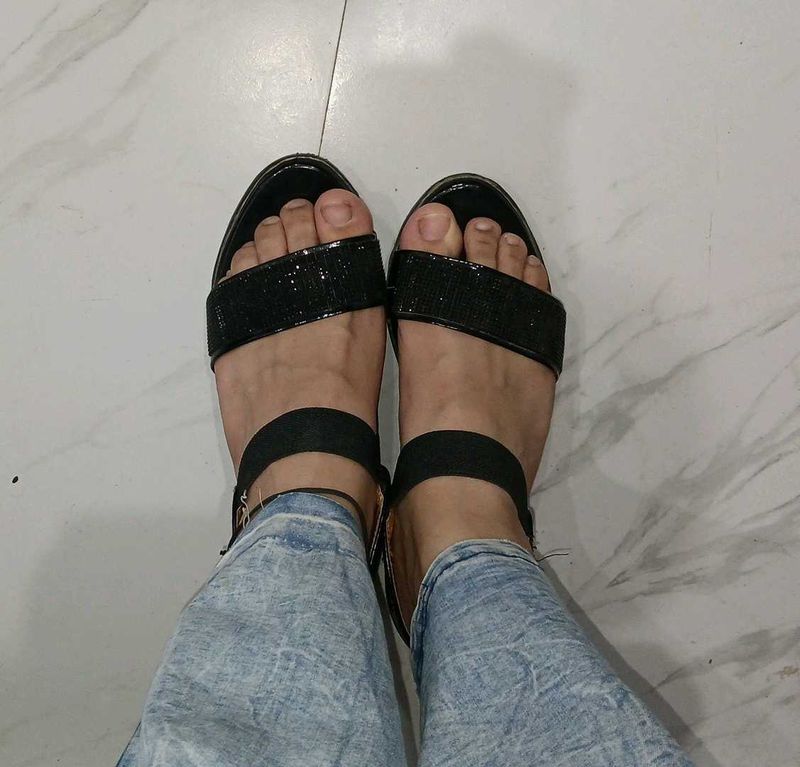 Stylish Black Strap 2.5" Heeled Sandals🖤