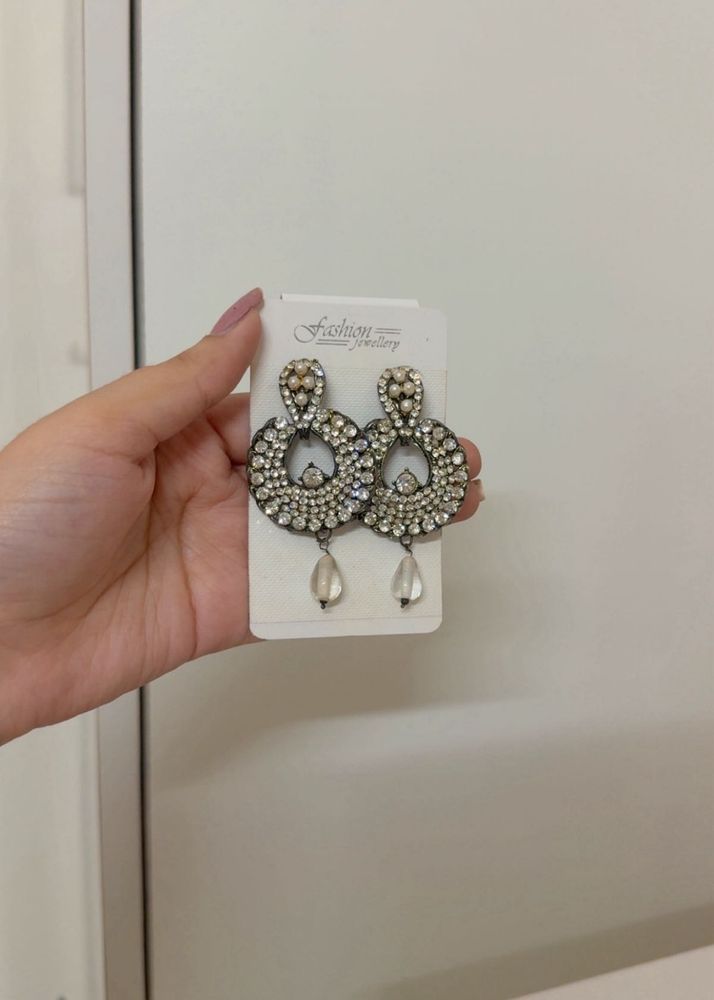 Sparkling White Round Pearl Earrings