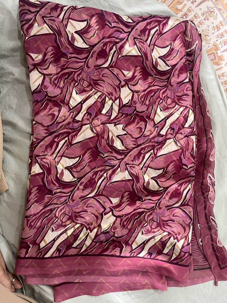 Vibrant Floral Print Saree without blouse