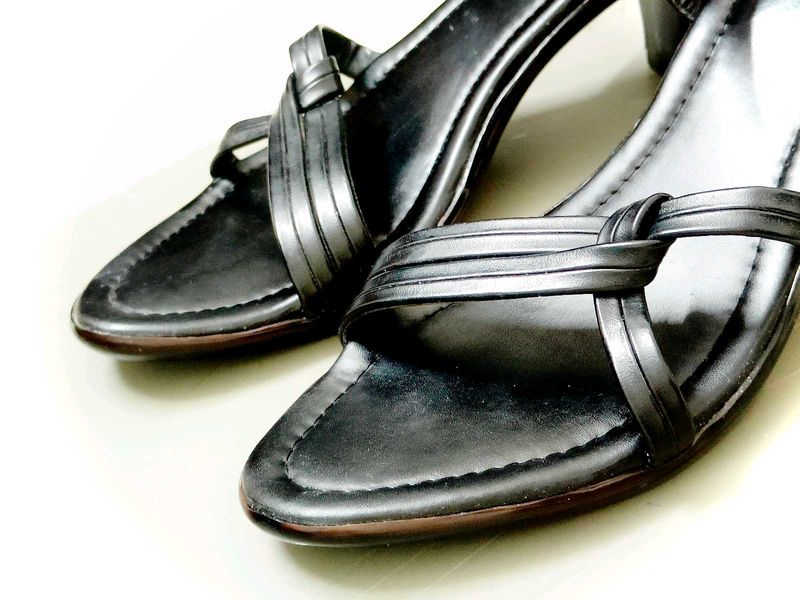 Chic Black Heel Sandals