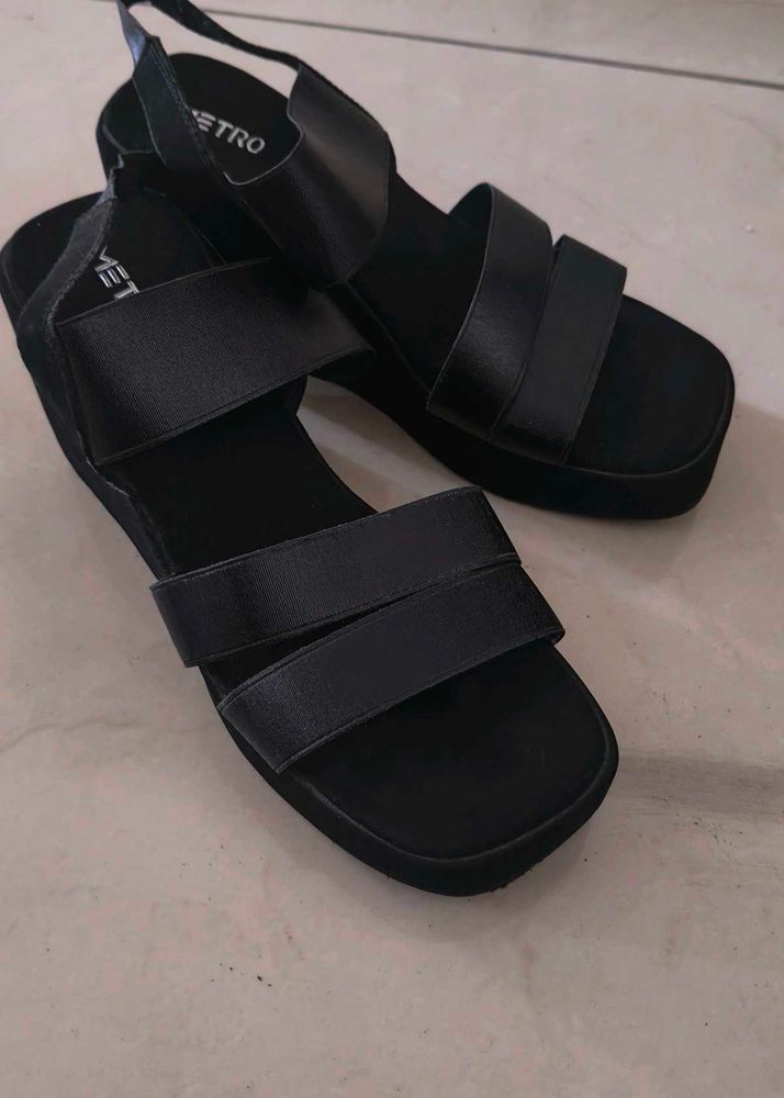 Black Metro Sandals