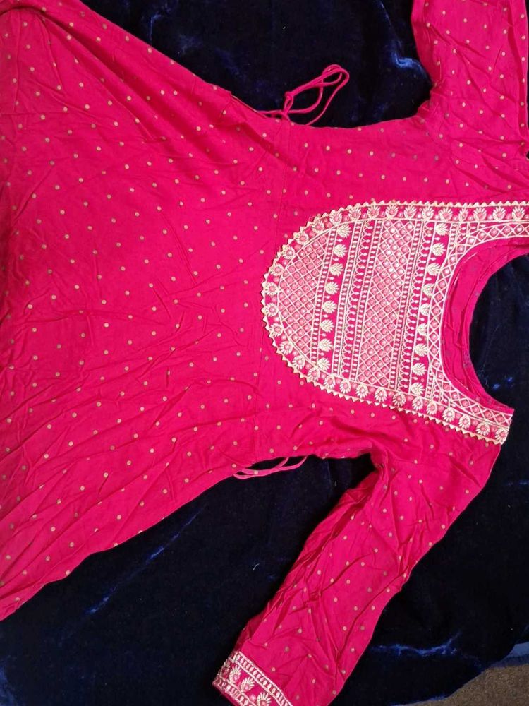Beautiful Pink Kurta with Gold embroidery