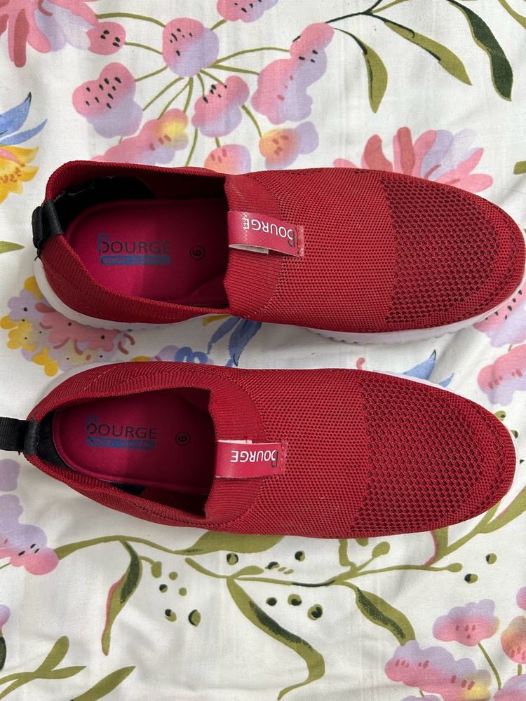 Best Casual Red Shoes For Both Men And Women