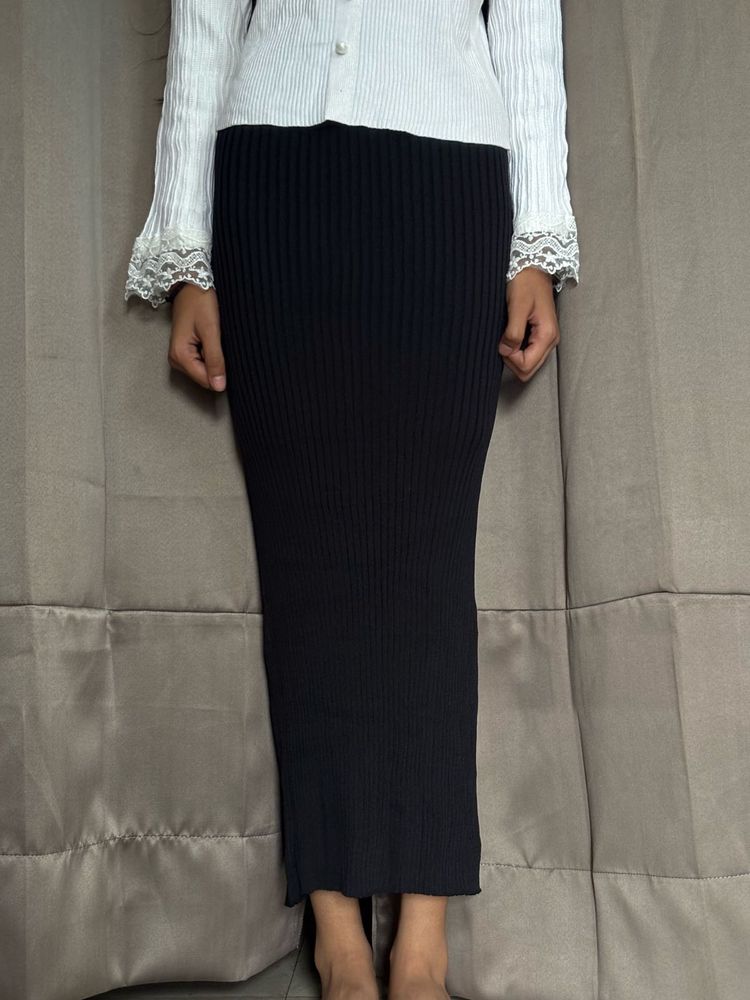 Ribbed Black Maxi Skirt
