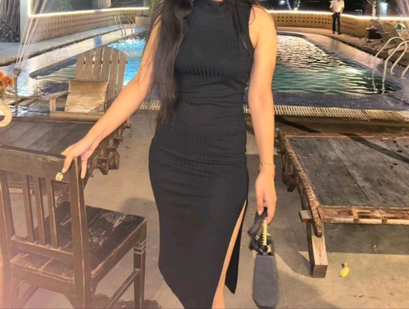 Elegant Black Ribbed Midi Dress