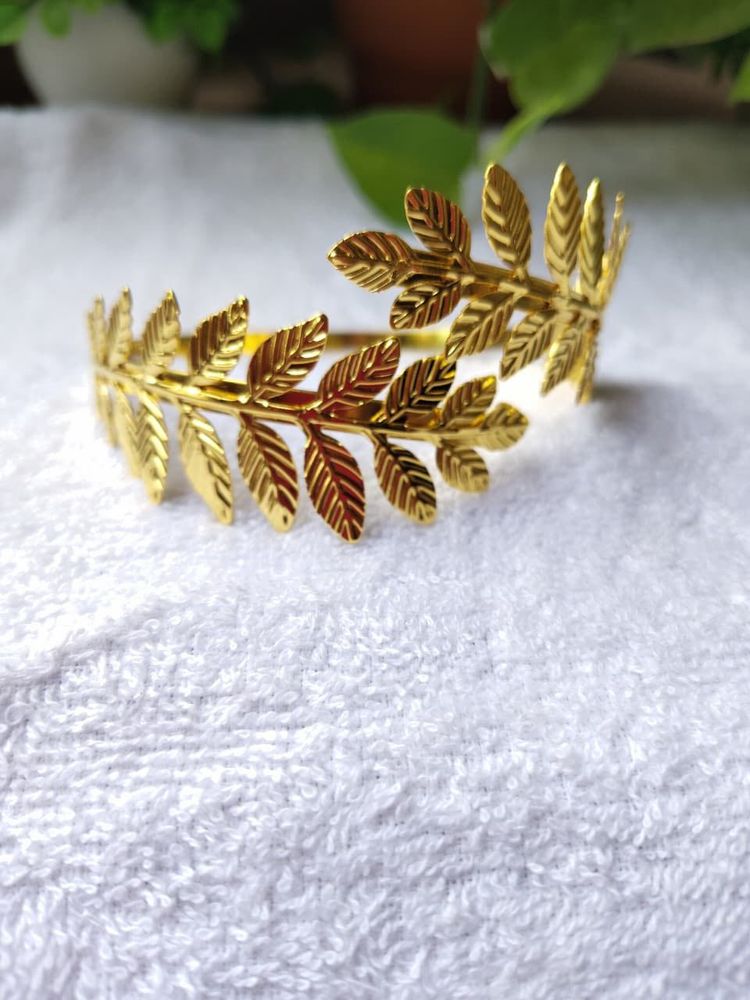 Golden Leaf Design arm cuff