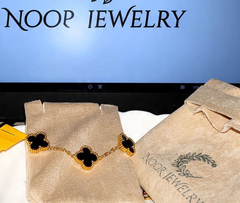 Elegant Clover Bracelet