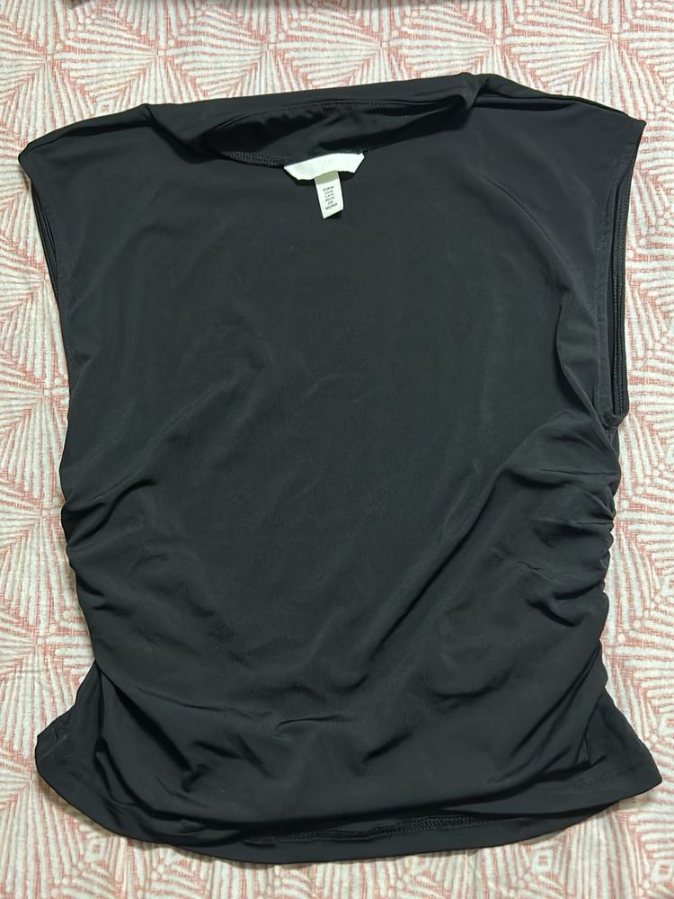 Chic Black Ruched Sleeveless Top