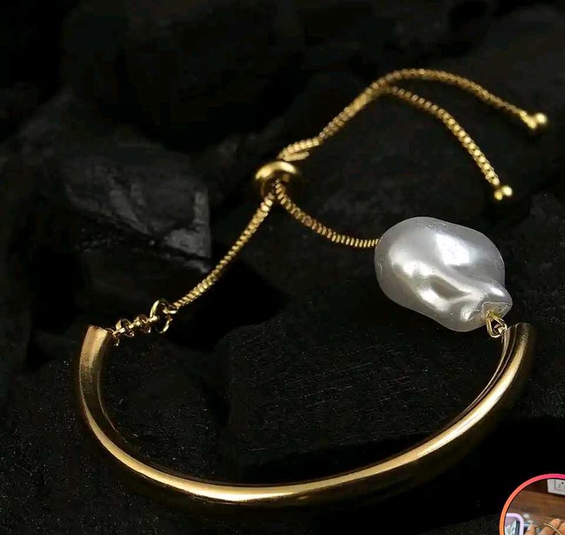 Golden Arc Pearl Slider Bracelet