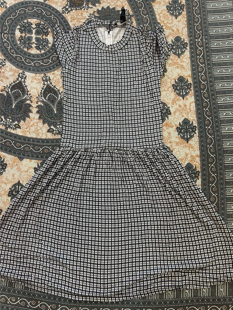 Chic Black &amp; White Gingham Dress