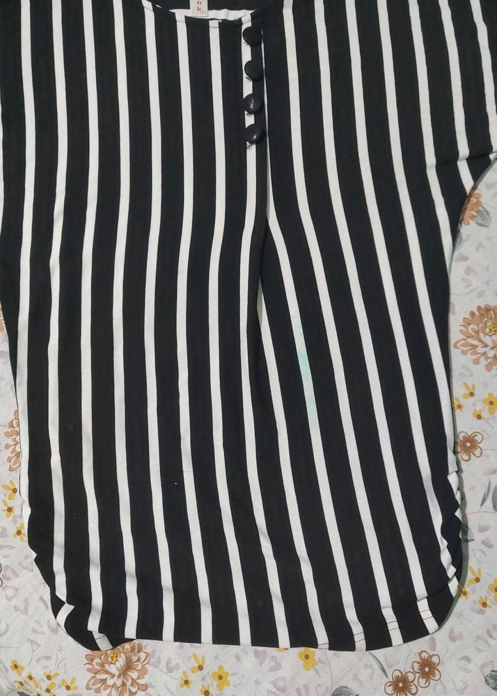Chic Black &amp; White Striped Top