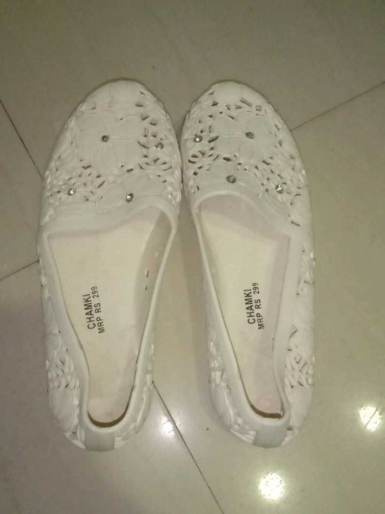 Chic White Cutout Flats shoes