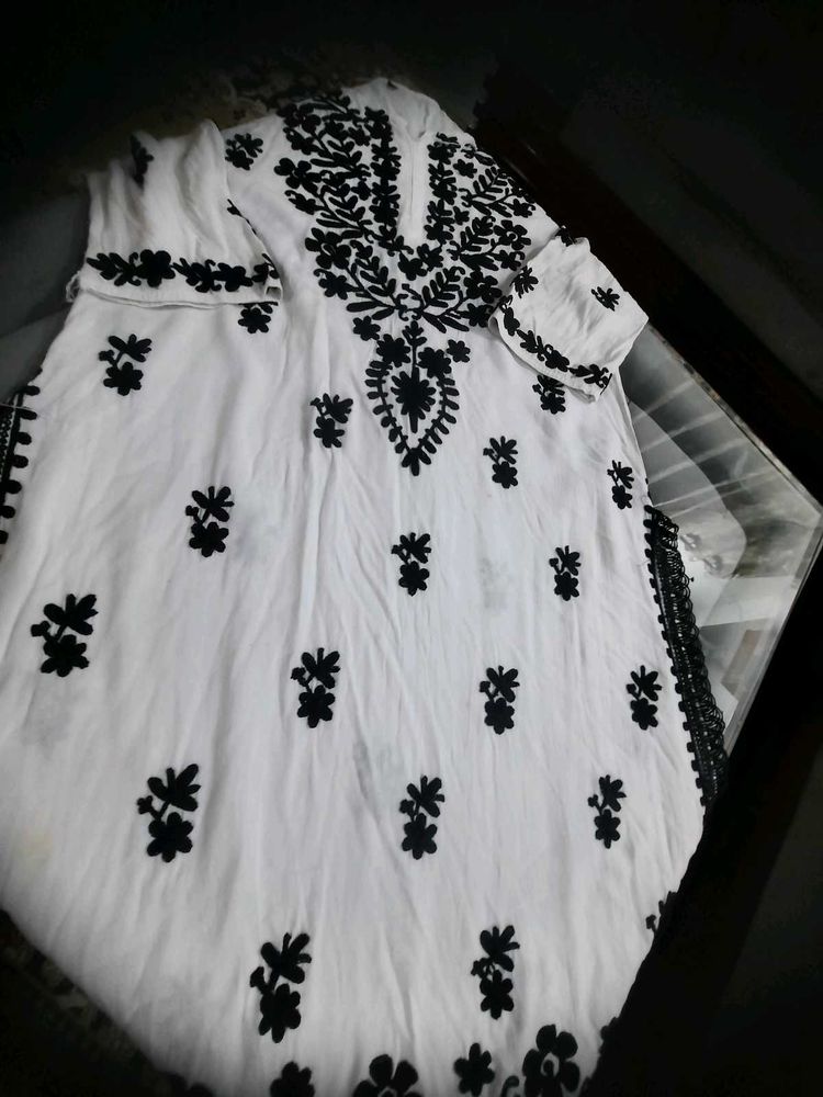 Embroidered White Kurti
