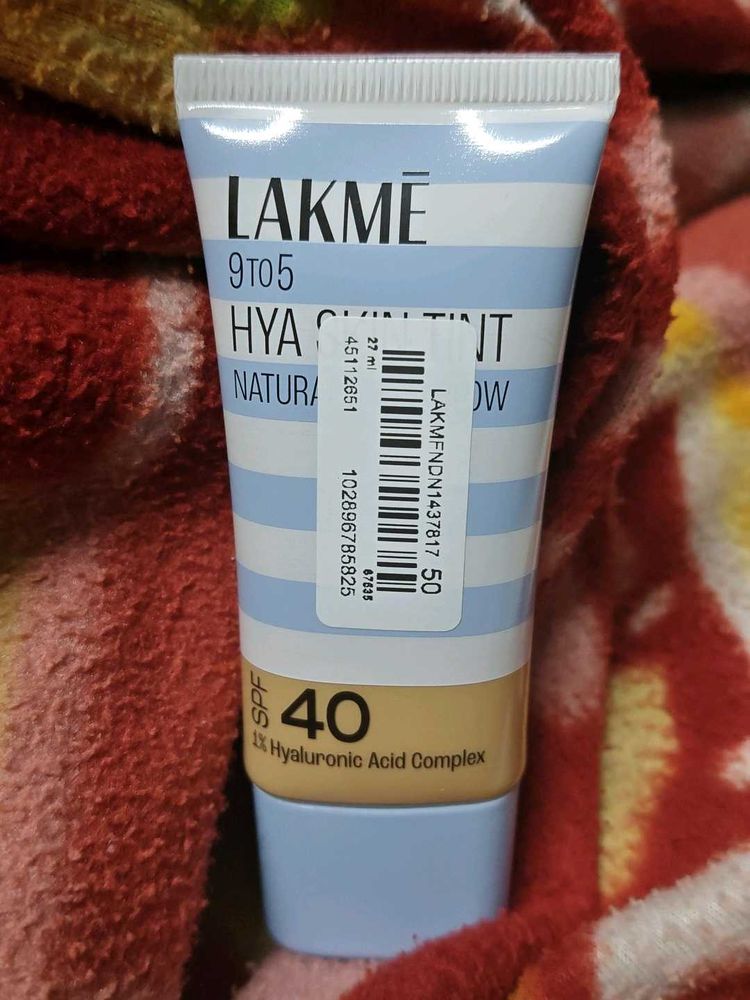 Lakme 9 to 5 Hyaluronic Skin Tint SPF 40