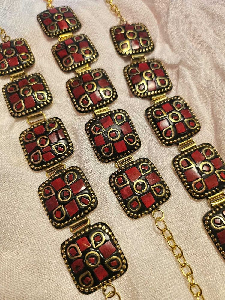 Laq Bracelate with brass base