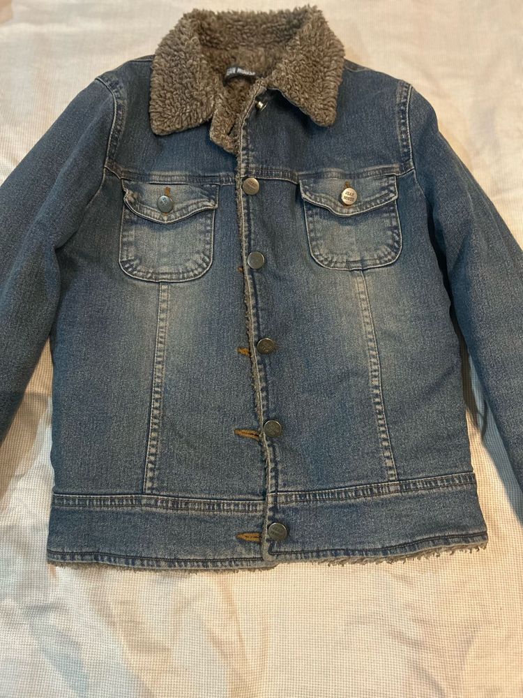 Classic Denim Jacket with Fur Collar