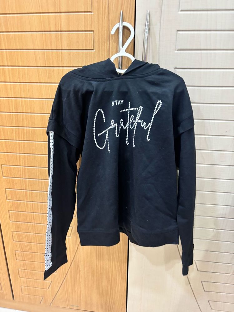 Stylish Black Hoodie with "Stay Grateful"