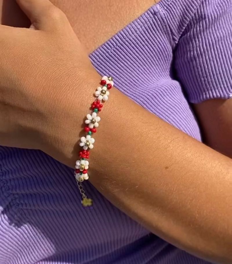 Daisy Beaded Bracelet