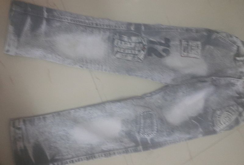 Jeans in Very Good Condition, Less Used.