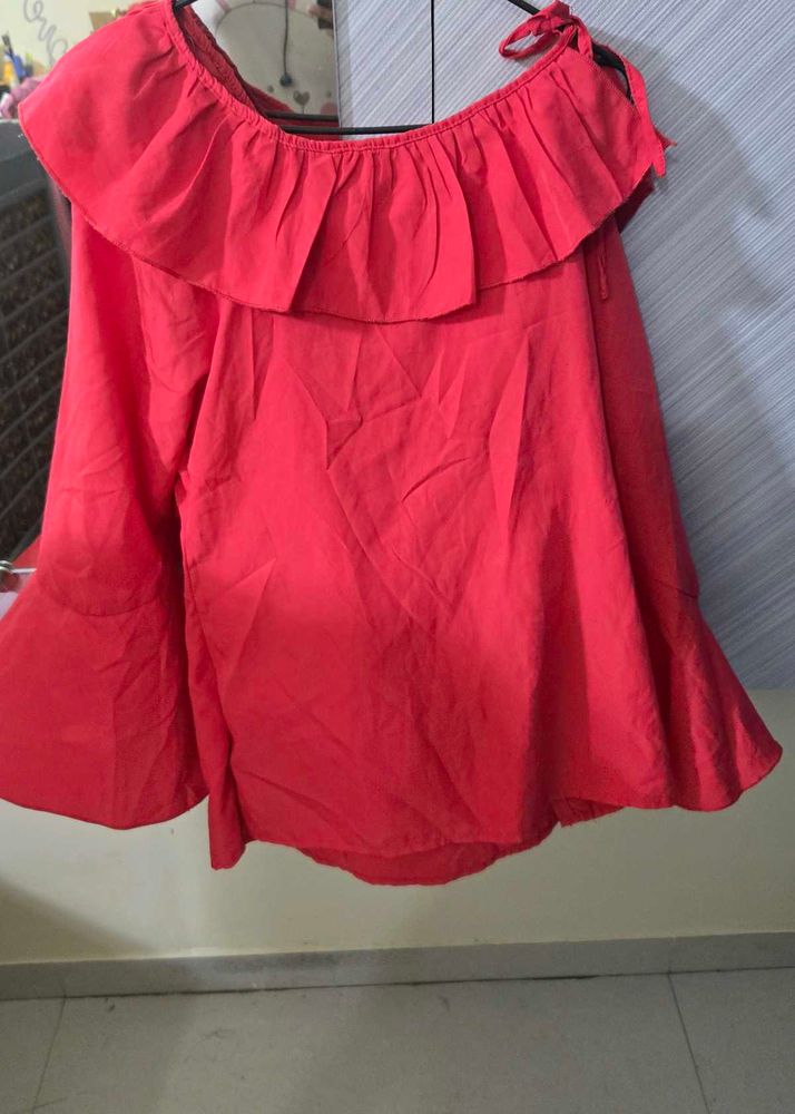 Tomato 🍅 RED COLOR TOP - M Or S SIZE