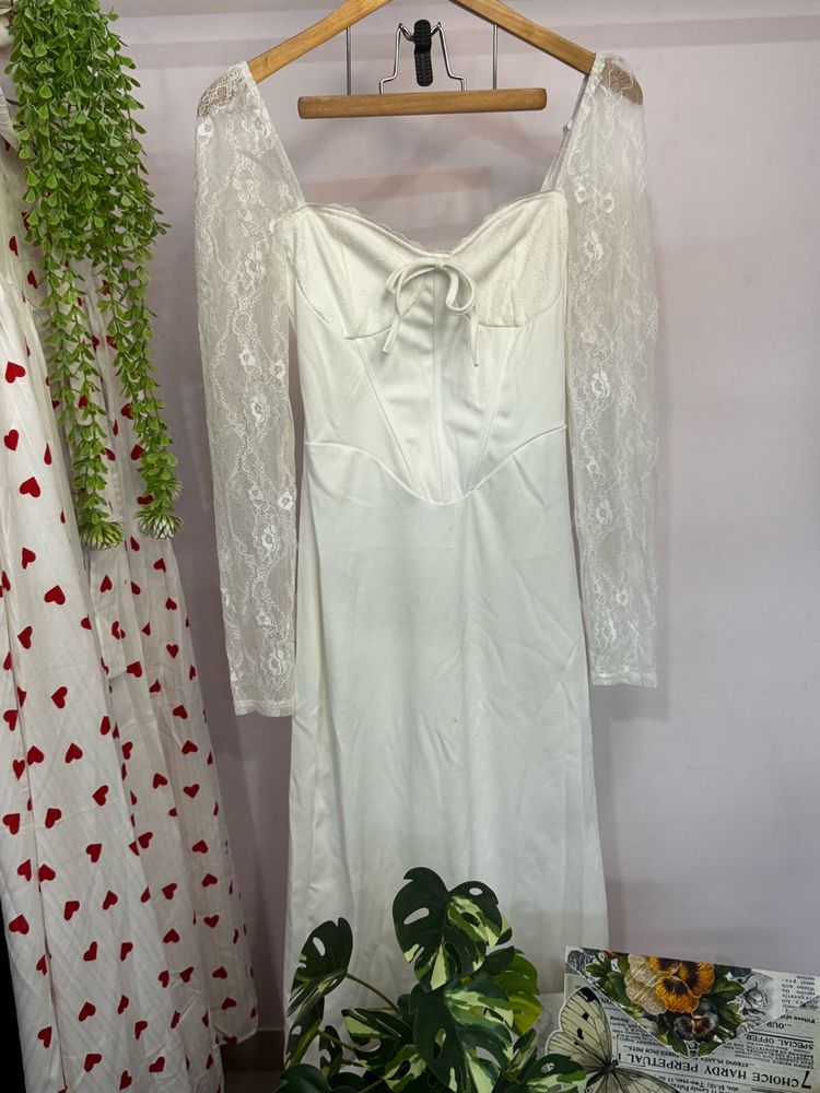 Elegant White Lace Sleeve Dress