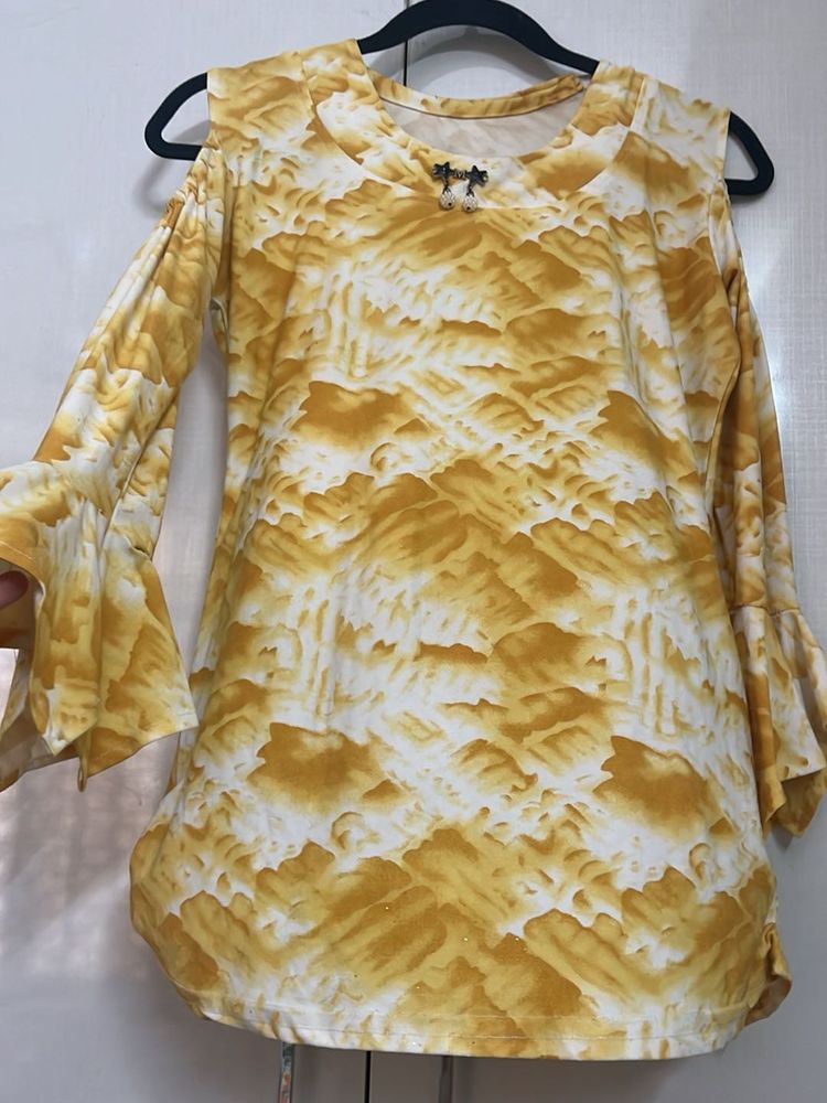 comfortable top with fish cut sleeves