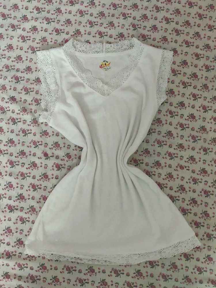 Elegant White Lace Trim cami top💮