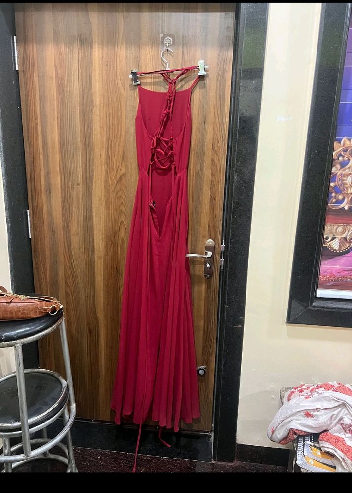 kkPrice Reduction. SEXY SHEIN RED BACLESS GOWN/ DR