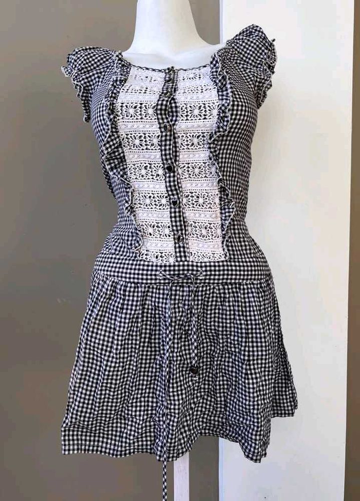 Chic Gingham Lace Dress
