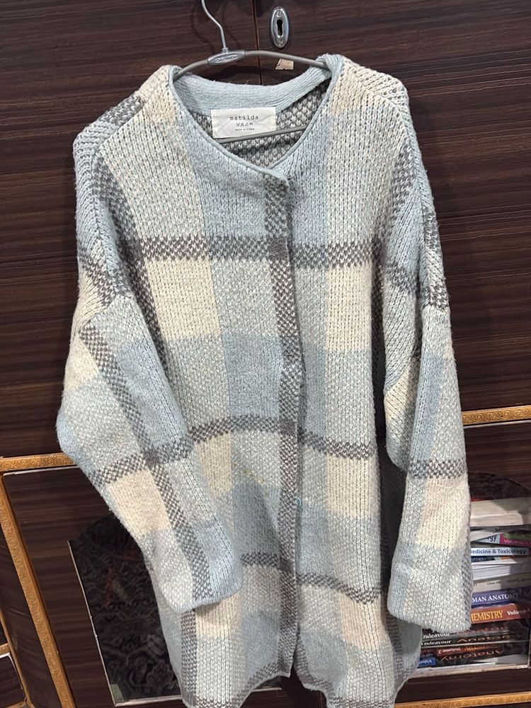 Down shoulder long blue cardigan