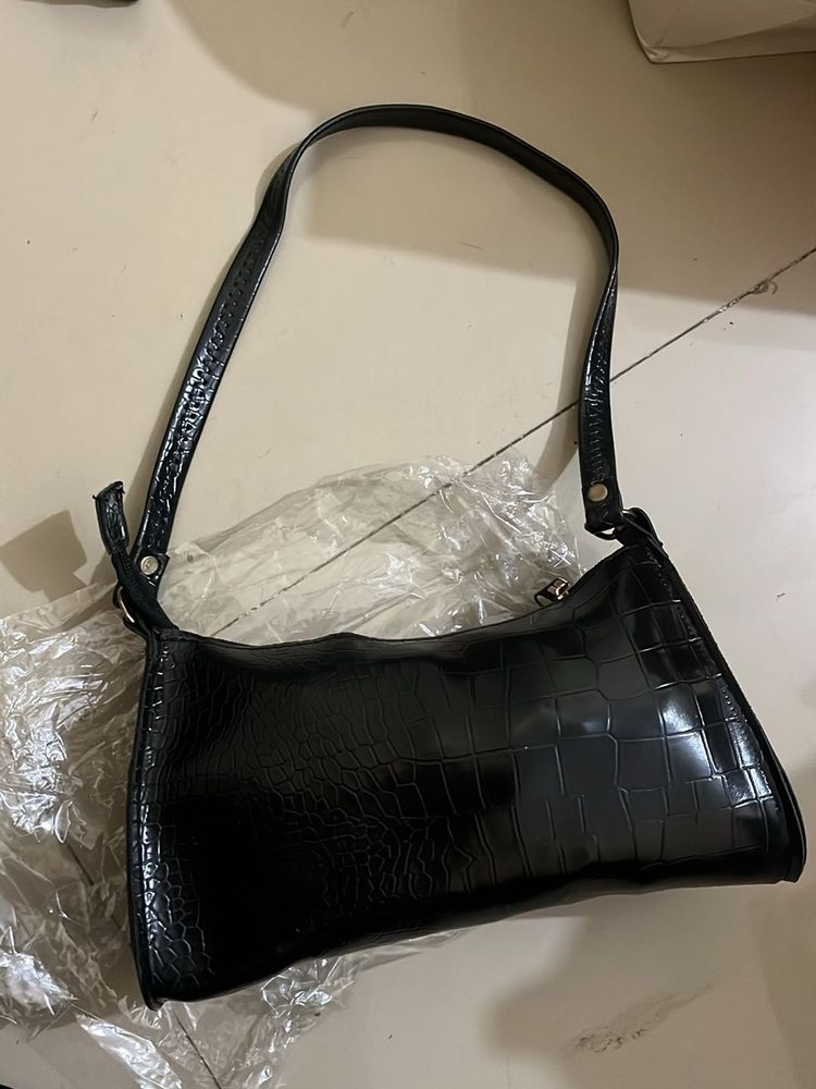 Chic Black Croc Embossed Shoulder Bag